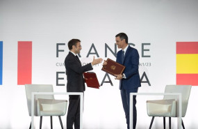 ep el presidente de francia emmanuel macron i y el presidente del gobierno pedro sanchez d posan