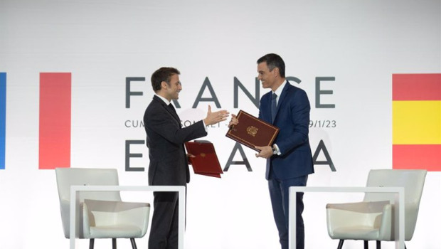ep el presidente de francia emmanuel macron i y el presidente del gobierno pedro sanchez d posan