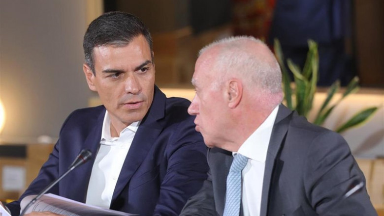 El presidente del Gobierno en funciones, Pedro Sánchez, se reúne con colectivos de Consumo en el Impact Hub Piamonte de Madrid. | Jesús Hellín - Europa Press ep el presidente del gobierno en funciones pedro sanchez se reune con colectivos de consumo en el