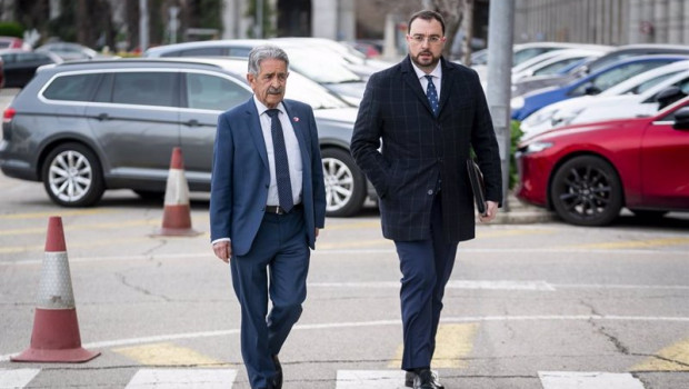 ep el presidente del principado de asturias adrian barbon d y el presidente de cantabria miguel