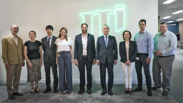 ep embajador de japon visita las oficinas de jti