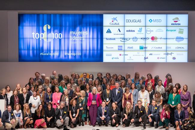 Foto de familia de las integrantes en el Top 100 Mujeres Líderes en España | TOP 100 MUJERES LÍDERES EN ESPAÑA ep fotofamilialas integrantestop 100 mujeres lideresespana