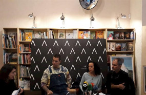 ep los ilustradores ricardo cavolo ana juan y fernando vicente en la mesa redonda sobre el sector en