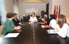 ep maria chivite javier remirez y elma saiz se reunen con representantes del grupo de madres y