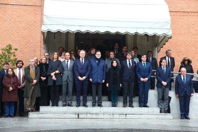 Minuto de silencio en La Moncloa por el acto terrorista de Londres | TWITTER DE RAJOY ep minutosilenciola moncloaacto terroristalondres