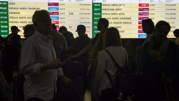 ep pantallas de las salidas de trenes en la estacion de atocha almudena grandes a 5 de mayo de 2025 ep pantallas de las salidas de trenes en la estacion de atocha almudena grandes a 5 de mayo de 2025