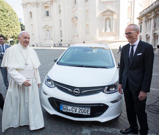 ep papa recibeopel ampera-e