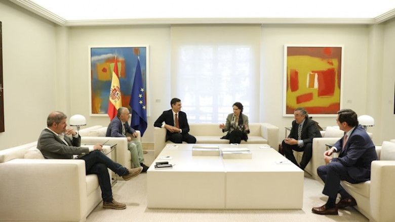 Pedro Sánchez y la ministra de trabajo, Magdalena Valerio, reciben en Moncloa a los secretarios generales de CCOO y UGT, Unai Sordo y Pepe Álvarez, y los presidentes de CEOE y CEPYME, Juan Rosell y Antonio Garamendi. | EUROPA PRESS - Archivo ep pedro sanchez y la ministra de trabajo magdalena valerio reciben en moncloa a los secretarios