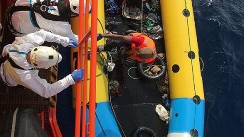 Personas rescatadas de una patera por Salvamento Marítimo | SALVAMENTO MARÍTIMO/ARCHIVO ep personas rescatadasuna paterasalvamento maritimo