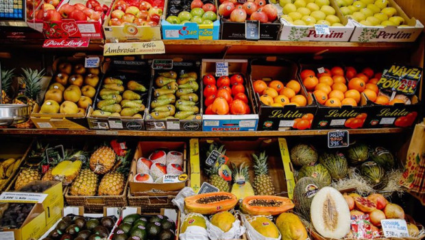 ep piezas de frutas y hortalizas en la fruteria