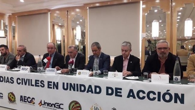 ep representantesocho asociacionesguardia civil pidenmejora salarial
