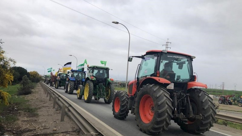 ep tractores durante la movilizacion en huelva
