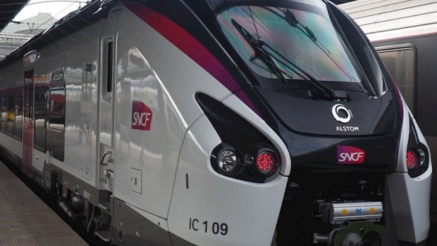ep tren de la compania ferroviaria publica francesa sncf