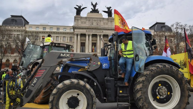 ep un tractor frente al ministerio de agricultura durante la protesta del sector primario