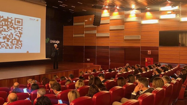 ep unicaja se reune con clientes de banca privada