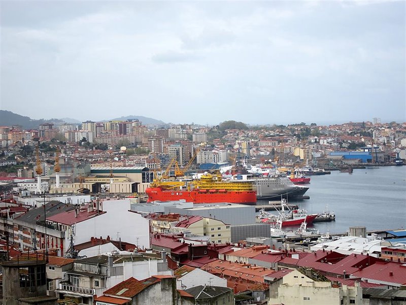 ep vista del astillero barreras en la ria de vigo