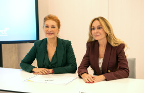 teresa viejo presidenta de la fundacin diversidad junto a esther alcocer koplowitz presidenta del grupo fcc 