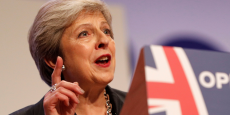 brexit-theresa-may-tend-la-main-aux-moderes-travaillistes brexit-theresa-may-tend-la-main-aux-moderes-travaillistes