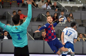ep aleix gomez durante un partido con el bara