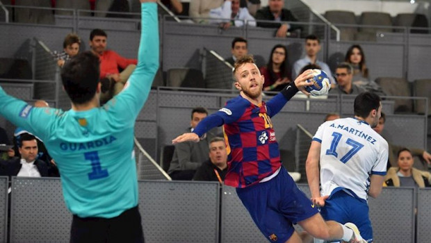 ep aleix gomez durante un partido con el bara