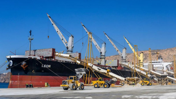 ep archivo carga de yeso en el puerto de carboneras almeria ep archivo carga de yeso en el puerto de carboneras almeria