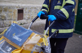 ep archivo - cartera del servicio de correos en pamplona