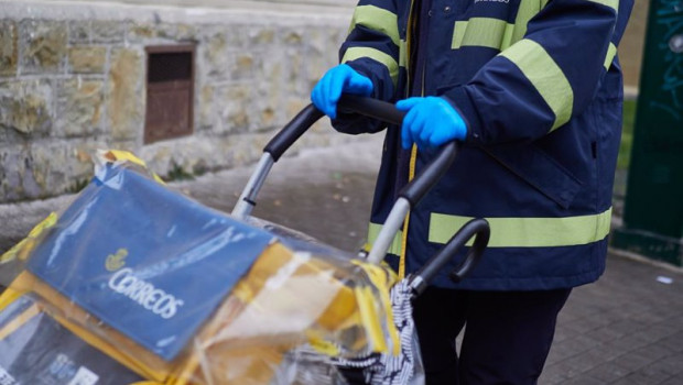 ep archivo - cartera del servicio de correos en pamplona