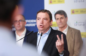 ep archivo   el ministro de agricultura pesca y alimentacion luis planas durante la atencion a los