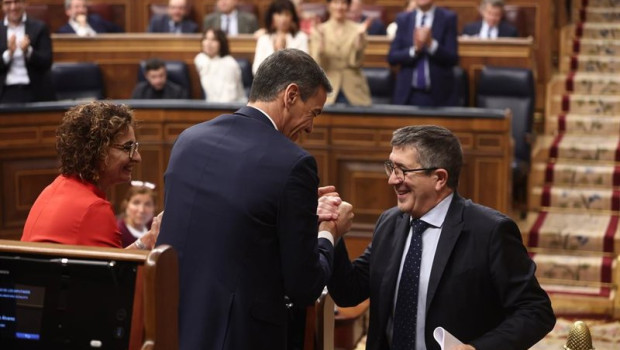 ep archivo   el presidente del gobierno pedro sanchez c el portavoz del psoe patxi lopez d y la