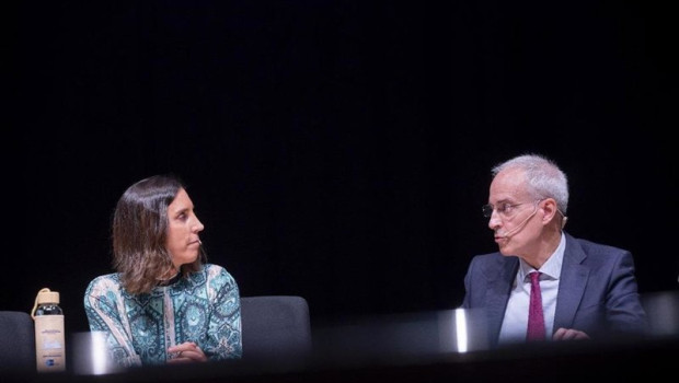 ep archivo   el secretario de estado de hacienda jesus gascon y la presidenta de la asociacion de 20260702153004
