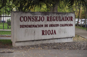 ep archivo   entrada a la sede del consejo regulador de la denominacion de origen calificada rioja