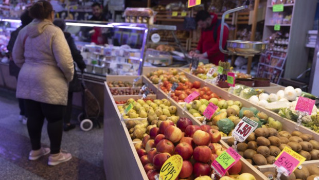 ep archivo foto de archivo de un puesto de frutas en un mercado ep archivo foto de archivo de un puesto de frutas en un mercado