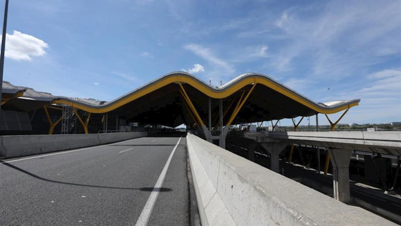 ep carretera para acceder a la terminal 4 del aeropuerto de madrid-barajas adolfo suarez en el dia ep carretera para acceder a la terminal 4 del aeropuerto de madrid-barajas adolfo suarez en el dia