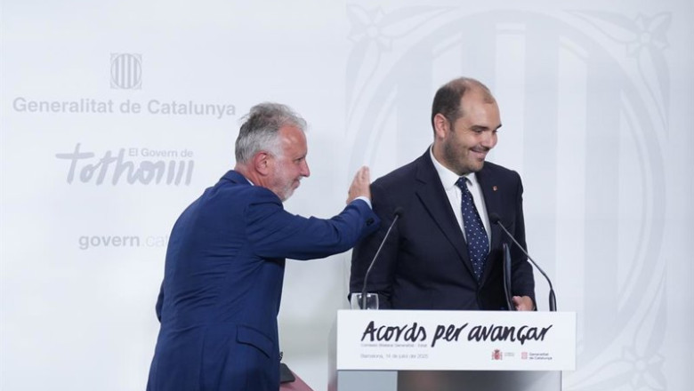 ep el consejero de la presidencia albert dalmau d y el ministro de politica territorial y memoria