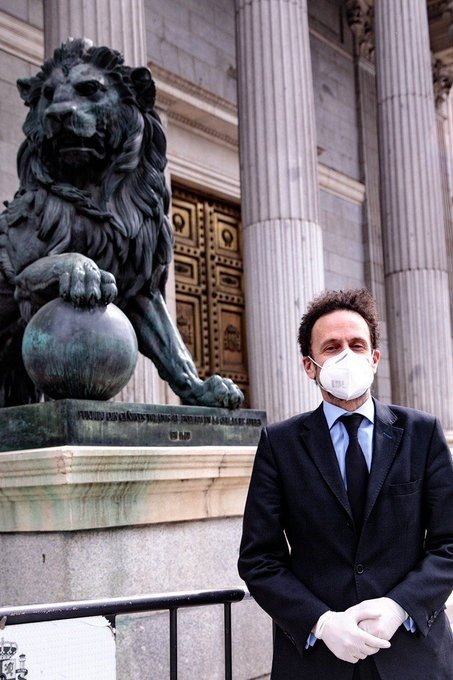 El portavoz adjunto de Ciudadanos en el Congreso, Edmundo Bal, posa con mascarilla en la Puerta de los Leones | CIUDADANOS ep el portavoz adjunto de ciudadanos en el congreso edmundo bal posa con mascarilla en la puerta de