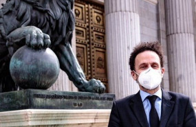 ep el portavoz adjunto de ciudadanos en el congreso edmundo bal posa con mascarilla en la puerta de
