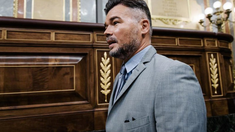 ep el portavoz de erc en el congreso gabriel rufian llega a un pleno en el congreso de los diputados