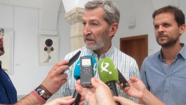 ep ex jefeestado mayordefensaespana atiendelos medios