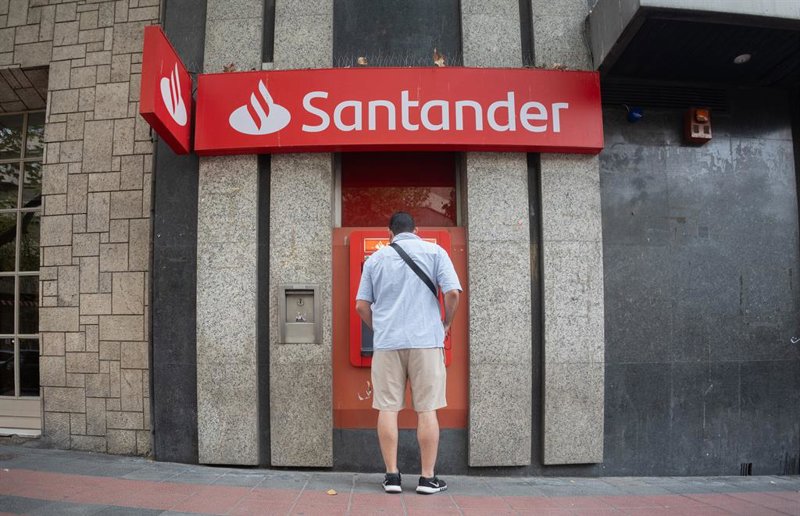 Santander ofrece promociones en préstamos, seguros, renting y bolsa por el Black Friday