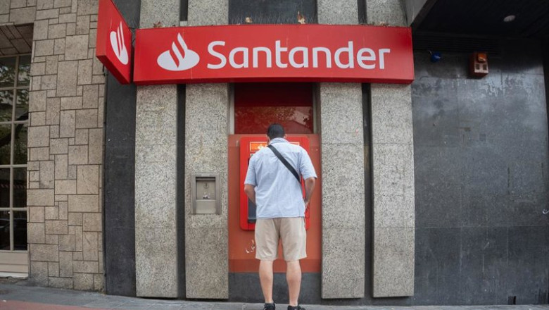 ep fachada de una sucursal del banco santander