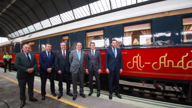 ep foto de familia presida por el ministro de transporte y movilidad oscar puente d a 22 de marzo de