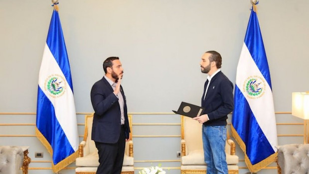 ep francisco alabi toma posesion del cargo de ministro de salud de el salvador frente al presidente