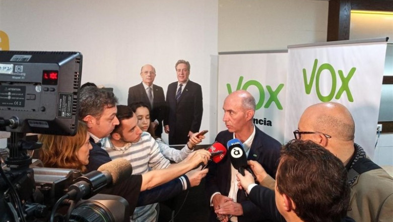 Gosálbez atiende a los medios en la noche electoral | TWITTER VOX - Archivo ep gosalbez atiendelos mediosla noche electoral