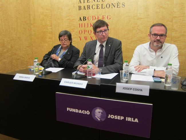 La catedrática A.Badia, el conseller C.Mundó i el politólogo J.Costa. | EUROPA PRESS ep la catedratica abadia conseller cmundo ipolitologo jcosta