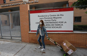 ep la coordinadora de la iniciativa solidaria ayuda desde casa lara patino a su llegada a la