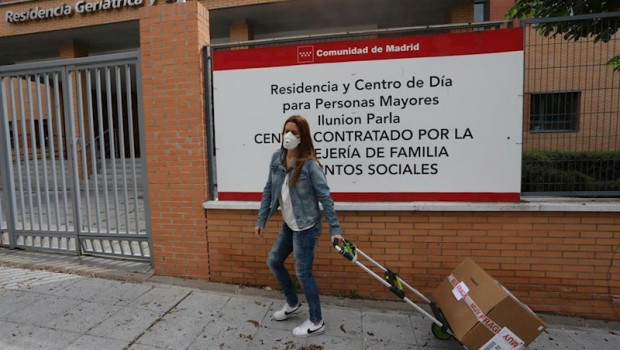 ep la coordinadora de la iniciativa solidaria ayuda desde casa lara patino a su llegada a la