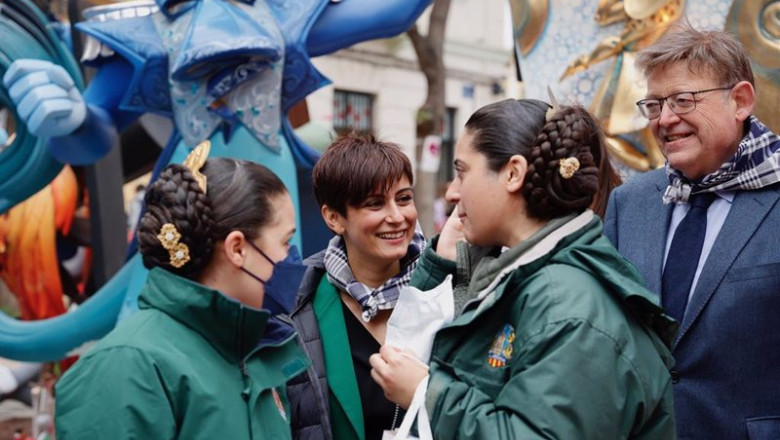La ministra de Política Territorial y portavoz del Gobierno, Isabel Rodríguez, en su visita a las Fallas de València | ROBER SOLSONA/EUROPA PRESS ep la ministra de politica territorial y portavoz del gobierno isabel rodriguez en su visita a las