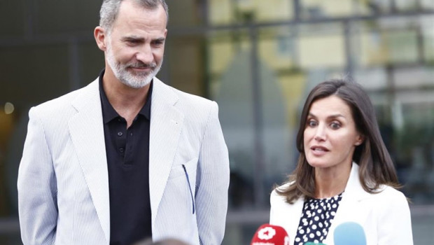 ep los reyes salen de visitar a don juan carlos en el hospital quiron de madrid