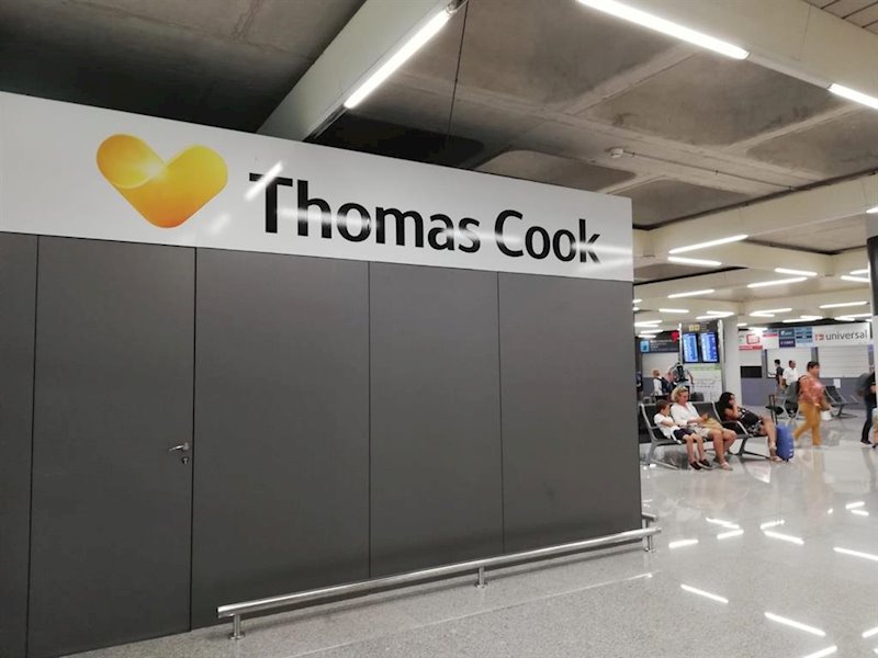 ep mostradores de thomas cook cerrados en aeropuerto