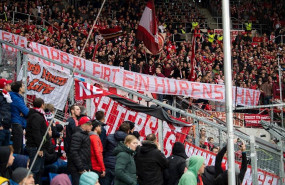 ep pancarta en contra de dietmar hopp en el hoffenheim-bayern